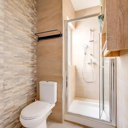 Modern In A Top Location